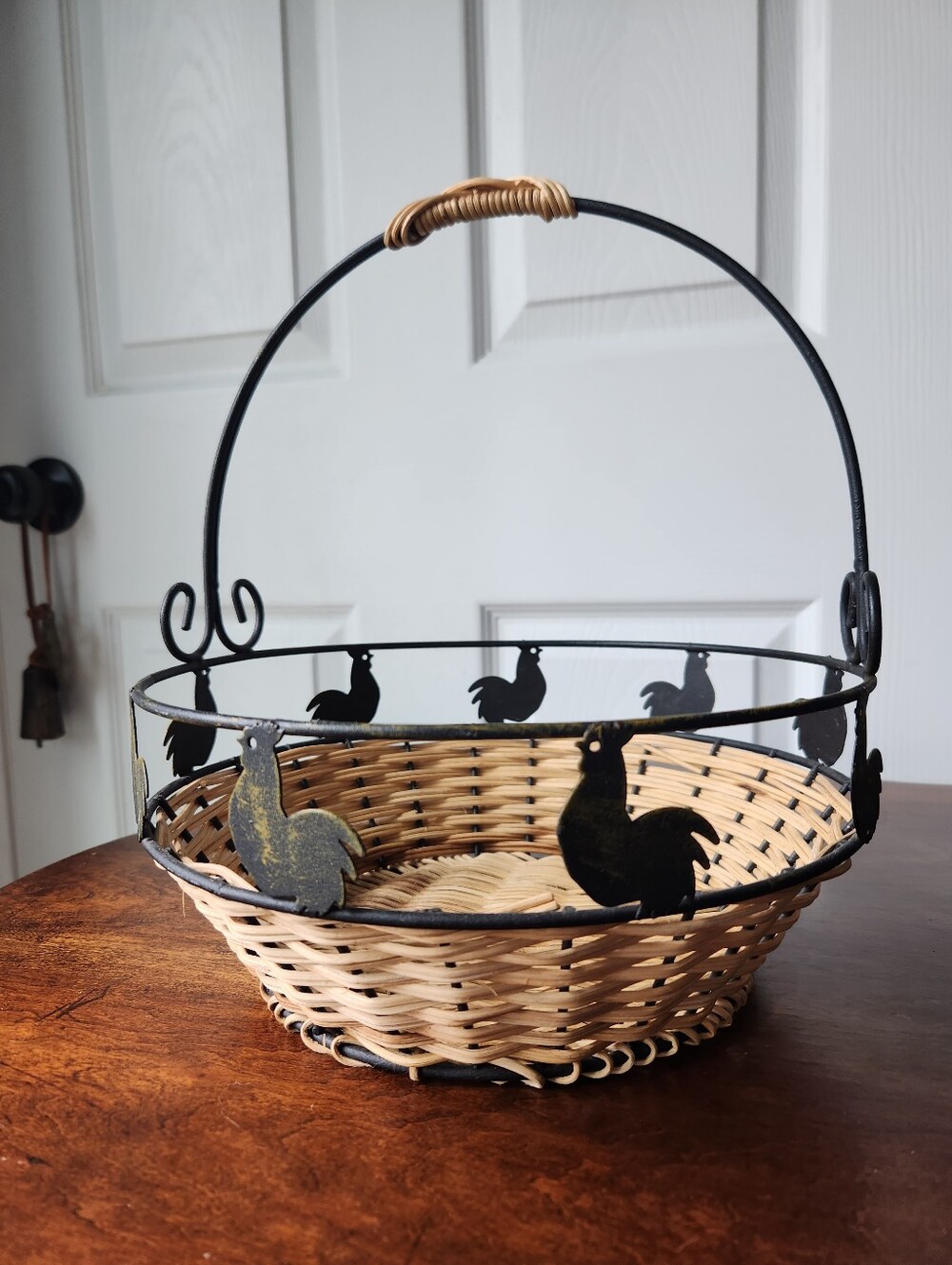 🐔 Wicker and Metal Basket